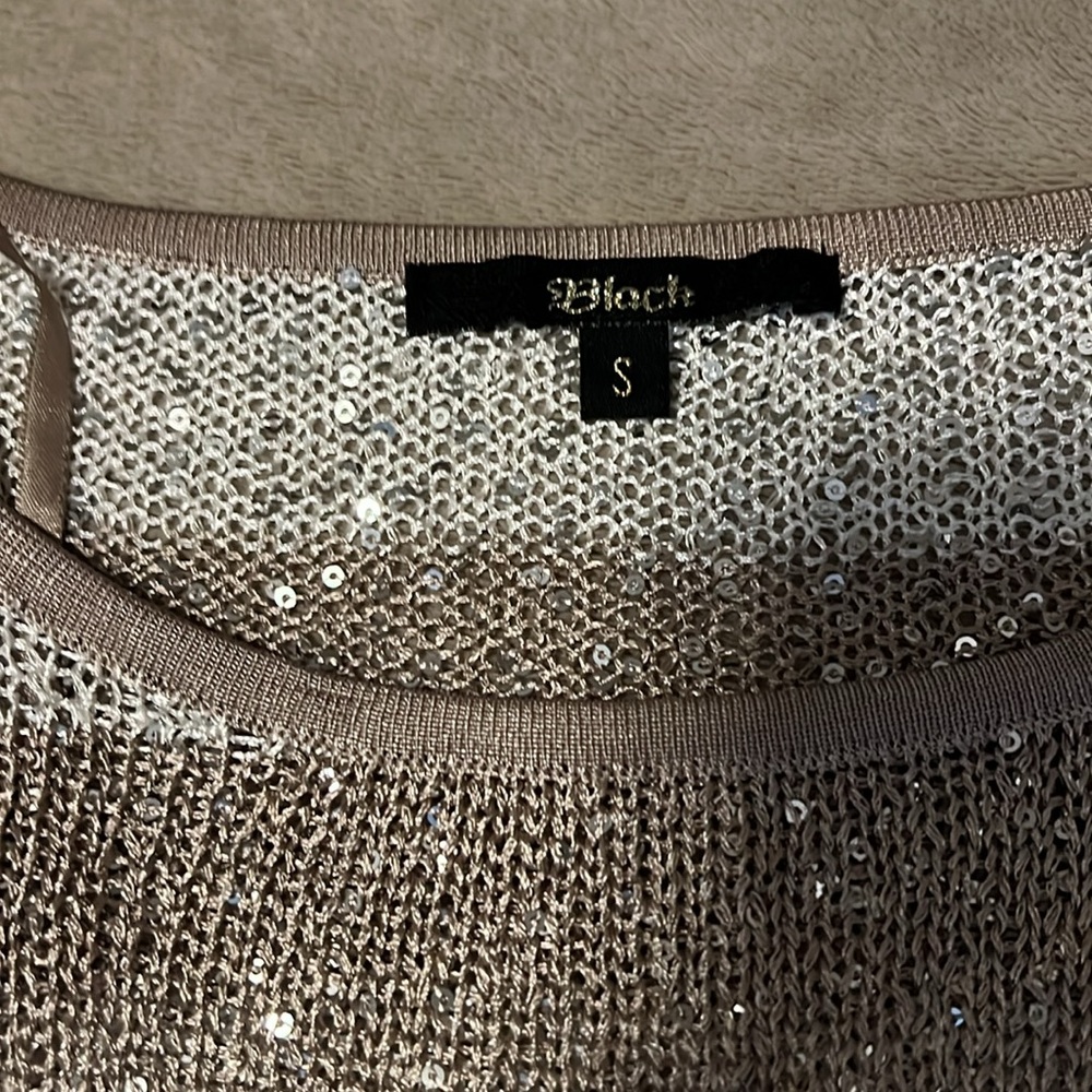 Cream and Taupe wide strips cap sleeve sweater with sequin size small - Picture 2 of 4